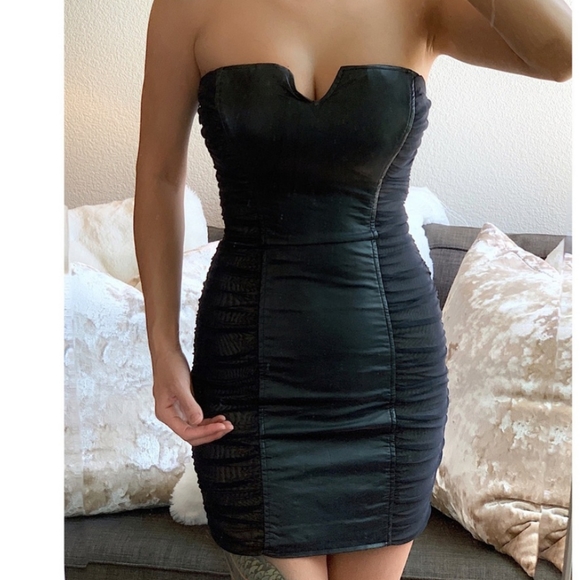 BeBe-FAUX LEATHER, STRAPLESS V-notched center w/RUFFLES- DOWN-SIDES, SIDE-ZIP - Picture 7 of 13